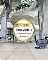 Bilde av gulvvaskerobot i aksjon, samt EcoVadis-logo