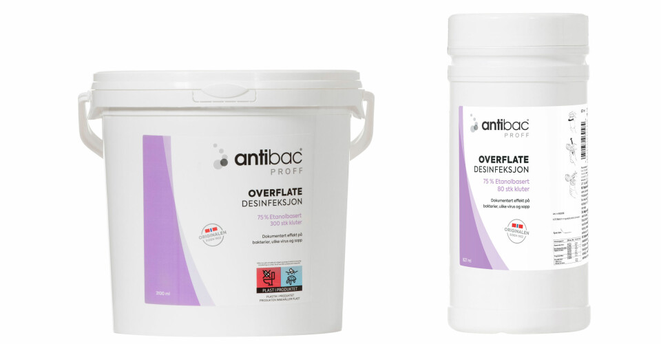 Den nye og mindre boksen (til høyre) skal blant annet være enklere å ha med på rengjøringstraller enn den store. Klutene egner seg for å desinfisere større områder enn kontaktpunkter. Boksene er ikke helt i samme skala. Produktbilde av bokser med 300 og 80 kluter