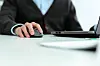 mann ved laptop