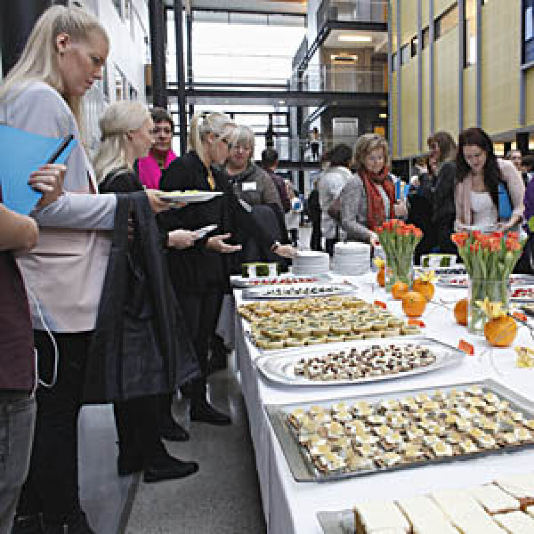 Musikk mat og mingling 7653 teh Musikk mat og mingling 7653 teh