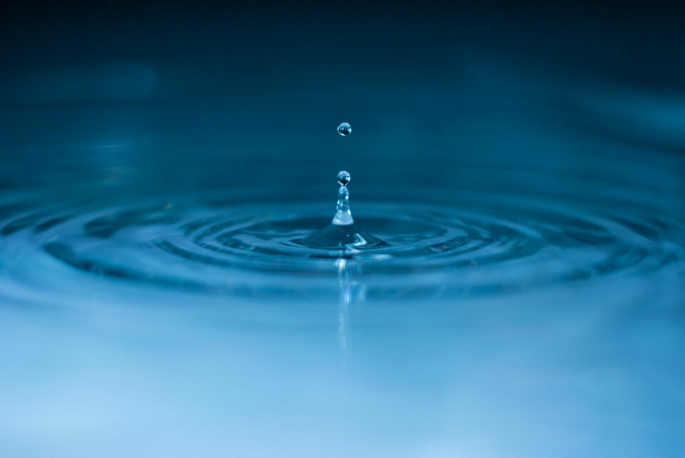 Vi tar rent vann som en selv­følge, men manuell rengjøring av drikke­vanns­systemer kan være både tid­krevende og farlig. (Ill.foto av vann: Colourbox)