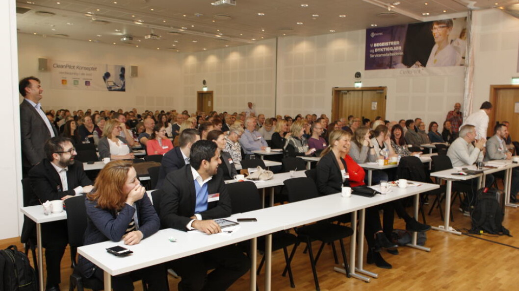 Datec-konferansen bød på renholdsfag, messe, produktspesifikke presentasjoner og ikke minst humoristiske innslag (bildet). Datec-konferansen bød på renholdsfag, messe, produktspesifikke presentasjoner og ikke minst humoristiske innslag (bildet).