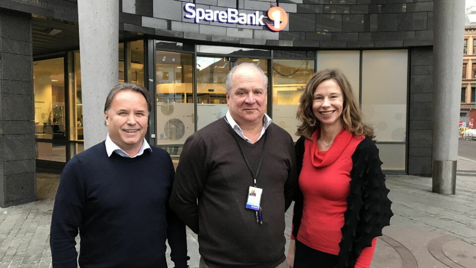 Fra venstre Nils Finstad (produkt­utviklings­sjef for Facility Services hos Compass Group), Magne Braaten (leder for felles­tjenester hos SpareBank 1) og Audrey Sjøstedt (Key Account manager hos Compass Group).