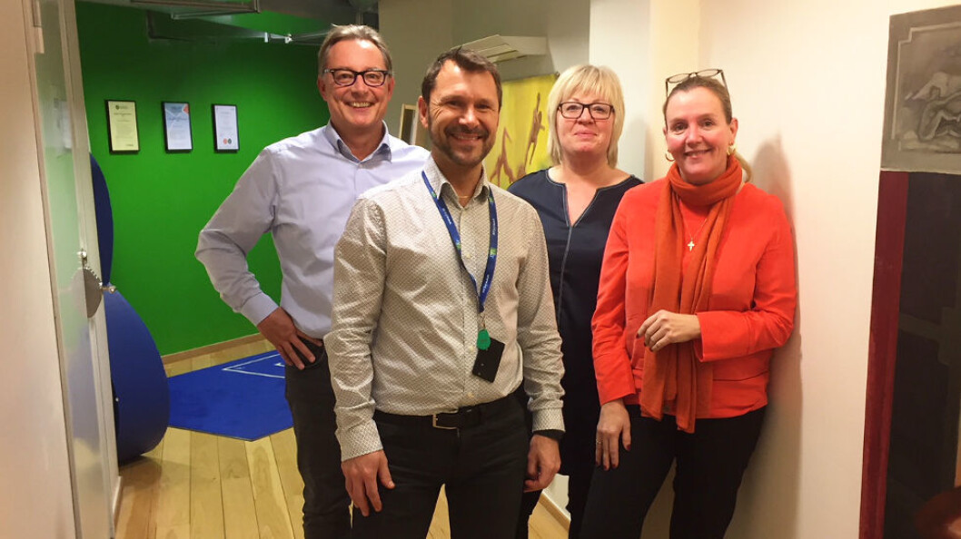 Nordisk bransjemøte i renhold. Fra venstre Per-Olof Ekstrøm (Finland), Mattias Lindholm (Sverige) og fra Norge: Lisbeth Aasland og Hege Wilsbeck. Nordisk bransjemøte i renhold. Fra venstre Per-Olof Ekstrøm (Finland), Mattias Lindholm (Sverige) og fra Norge: Lisbeth Aasland og Hege Wilsbeck.