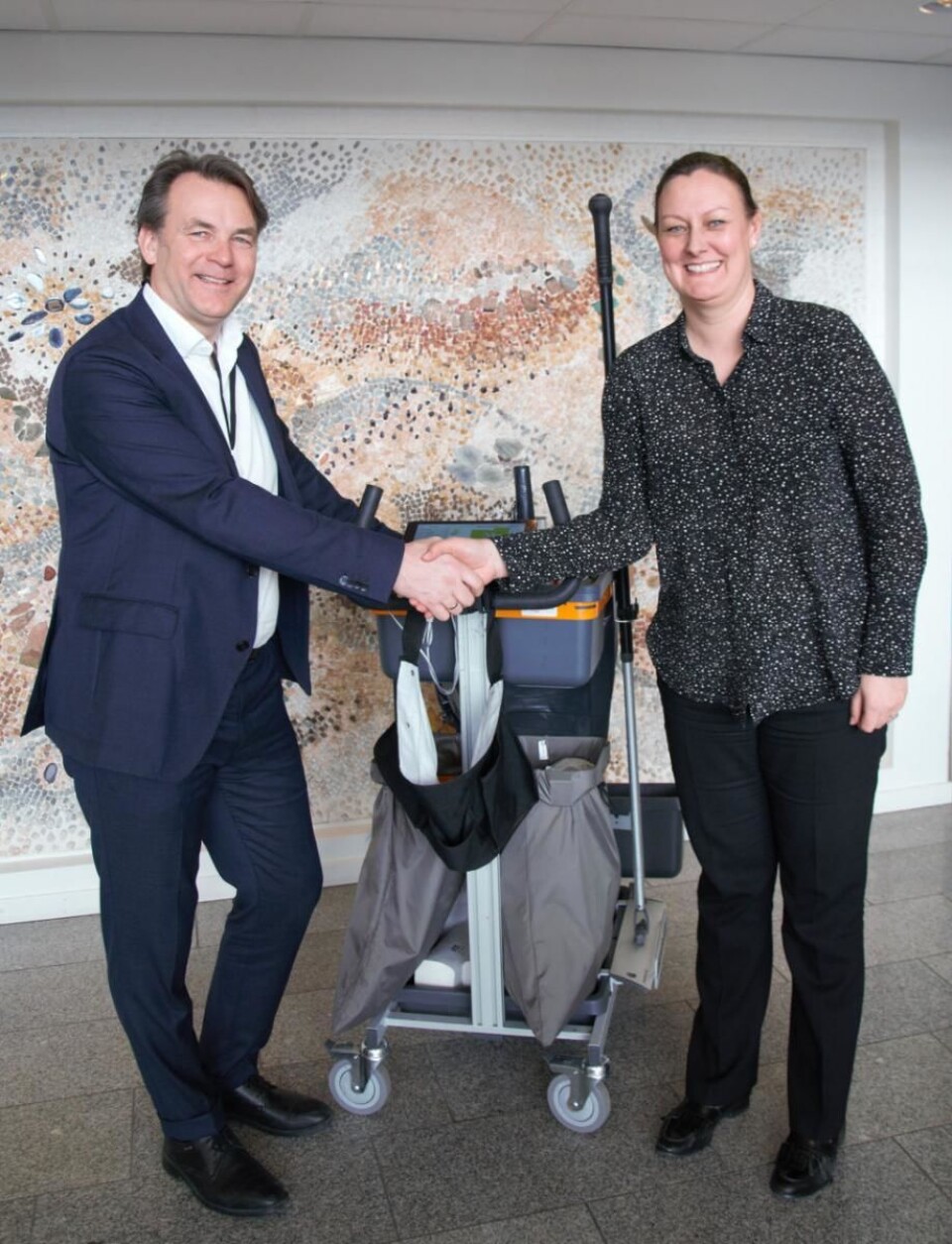 Jørgen Sannesmoen i Datec og Karolina Henriksen i Lilleborg. (Foto: Lilleborg) Jørgen Sannesmoen i Datec og Karolina Henriksen i Lilleborg. (Foto: Lilleborg)