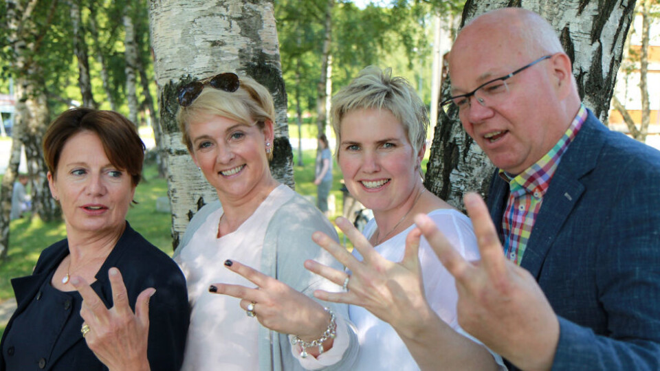 Sunne Henders prosjektgruppe har bestått av Kirsti Stokland (NHO SH), Trude Hov Sørensen (Raise Gruppen), Marianne Knapstad (BB ServiceSystemer) og Tore Herseth Barlo (NHO SH). (Foto: Baard Fiksdal) Sunne Henders prosjektgruppe har bestått av Kirsti Stokland (NHO SH), Trude Hov Sørensen (Raise Gruppen), Marianne Knapstad (BB ServiceSystemer) og Tore Herseth Barlo (NHO SH). (Foto: Baard Fiksdal)