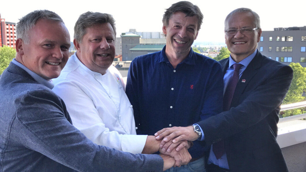 Fra venstre; Frode Standahl, Erland Ødegården, Kjell Ivar Gudbrandsen og Region Direktør i AB Solutions Øst, Nils Øyvind Hillestad. (Foto: AB Solutions) Fra venstre; Frode Standahl, Erland Ødegården, Kjell Ivar Gudbrandsen og Region Direktør i AB Solutions Øst, Nils Øyvind Hillestad. (Foto: AB Solutions)