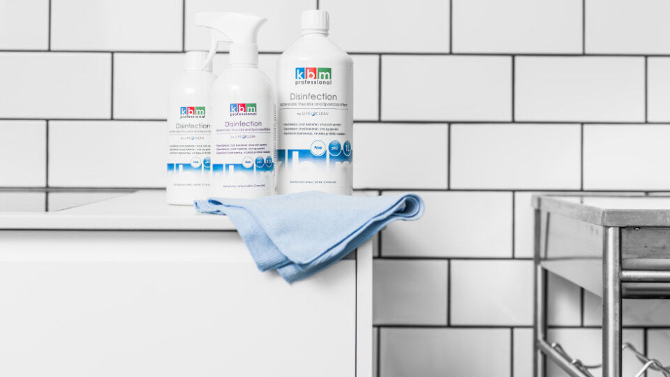 KBM Disinfection by LifeClean skal være 99,6 prosent vannbasert. (Foto: Procurator) KBM Disinfection by LifeClean skal være 99,6 prosent vannbasert. (Foto: Procurator)