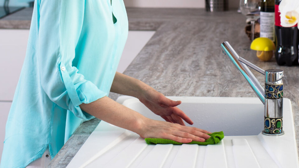 De som jobber i serviceyrker og våte yrker er spesielt utsatt for arbeidsrelaterte hudplager. (Ill.foto: Colourbox) De som jobber i serviceyrker og våte yrker er spesielt utsatt for arbeidsrelaterte hudplager. (Ill.foto: Colourbox)