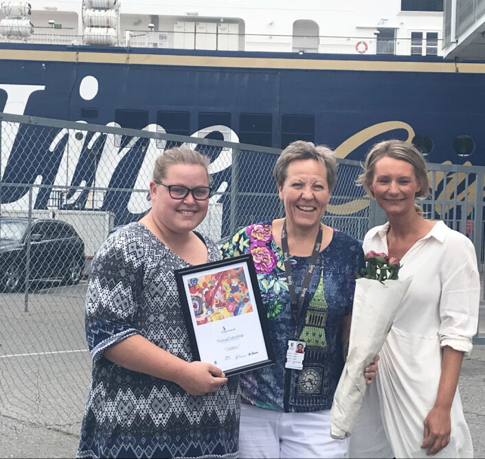 BildetekstMina Holmskau, Grete Hansen og Lene Asmyhr med Ringer i Vannet-diplom. Foto: Ingeborg Malterud, NHO Service og Handel BildetekstMina Holmskau, Grete Hansen og Lene Asmyhr med Ringer i Vannet-diplom. Foto: Ingeborg Malterud, NHO Service og Handel