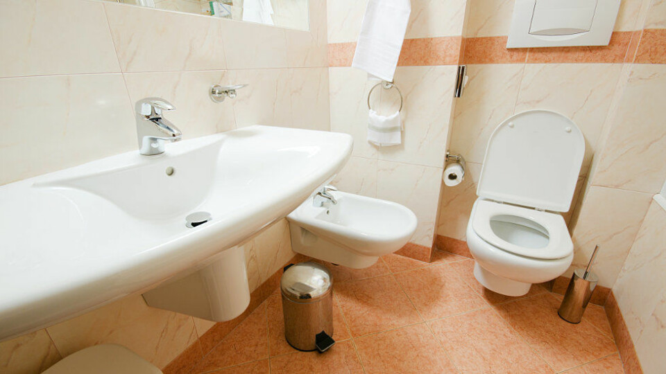 Flere luksus­hoteller skal være avslørt for uhygienisk renhold av sanitær­utstyret. (Ill.foto: Colourbox)