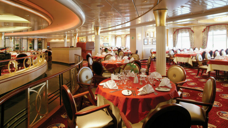 Det dekkes til bords med 3-retters cruise-meny og buffet. (Foto: Indav Oy/Kimmo Häkkinen / Color Line)
