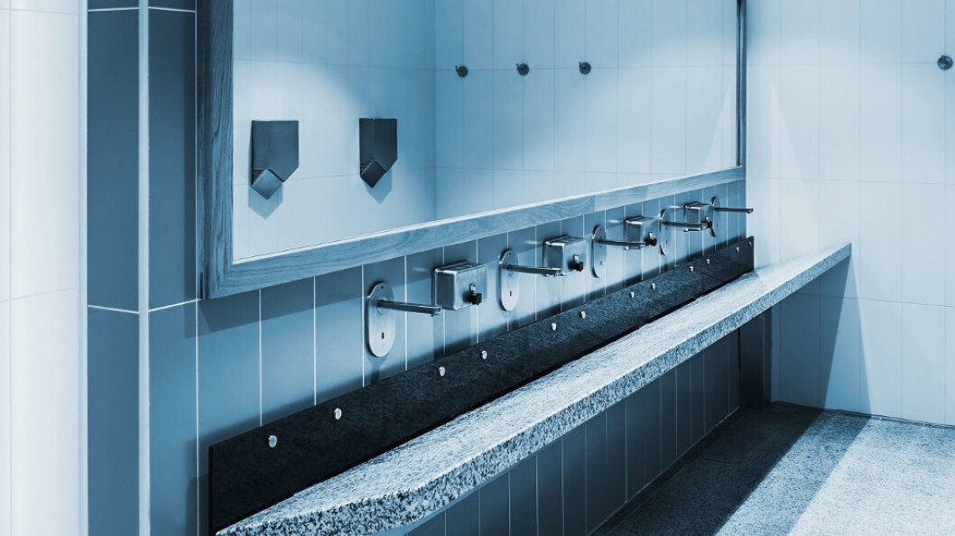 Etterfylling av dispensere kan være en årsak til at det kommer farlige bakterier inn i beholderne. (Ill.foto: Colourbox) Etterfylling av dispensere kan være en årsak til at det kommer farlige bakterier inn i beholderne. (Ill.foto: Colourbox)