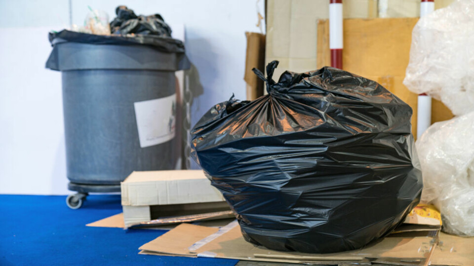 Færre og færre tillater avfall i sorte søppel­sekker. Norsk Gjenvinning innførte forbud mot slike fra 1. september 2019.