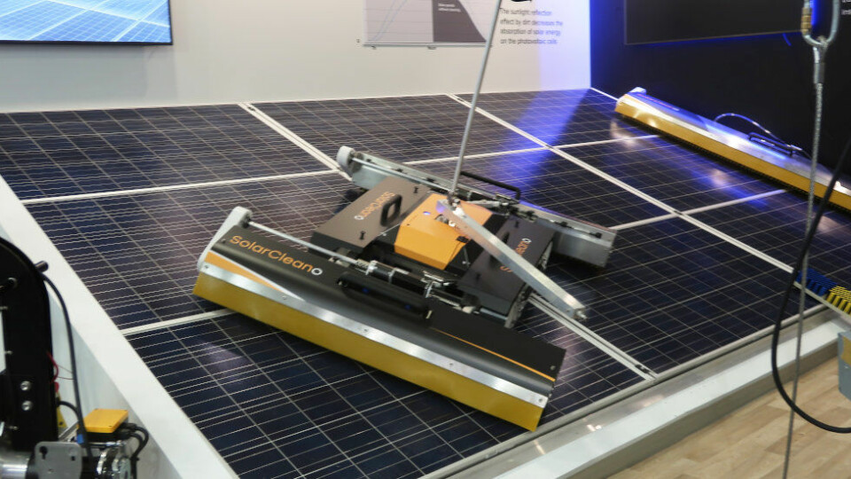 SolarCleano er en i hovedsak selv­kjørende vaske­robot som skal klare å rengjøre inntil 1000 kvm solcellepanel på en time. Den er i drift på anlegg bl.a. i Australia og Europa, og kan påmonteres ulikt utstyr avhengig av typen panel, type støv i omgivelsene osv.