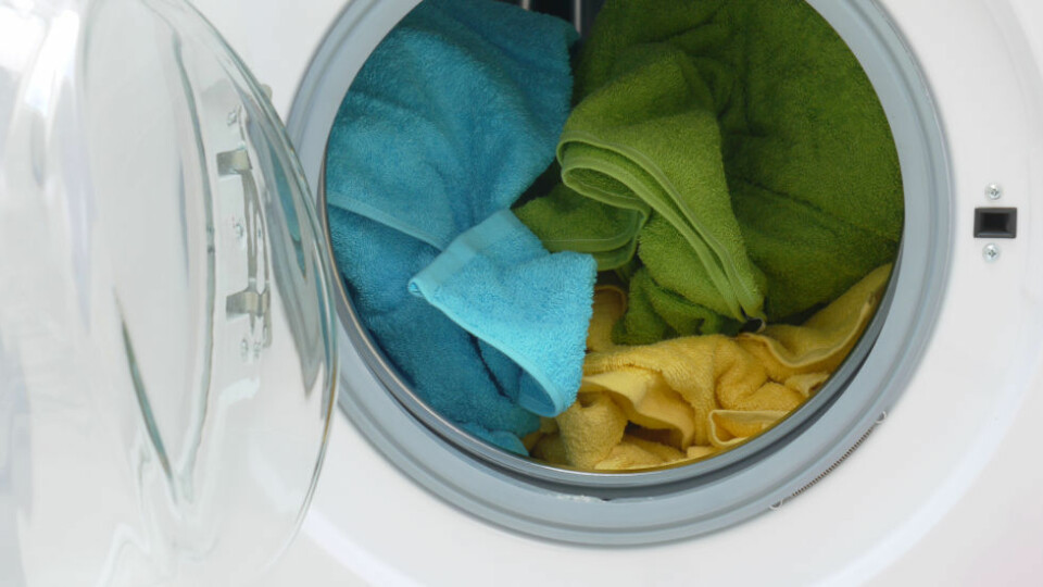 Tekstilene var feilaktig blitt vasket i en vaske­maskin for hus­holdninger, men heller ikke industri­maskiner holder nødvendigvis den temperaturen som loves. (Ill.foto: Colourbox