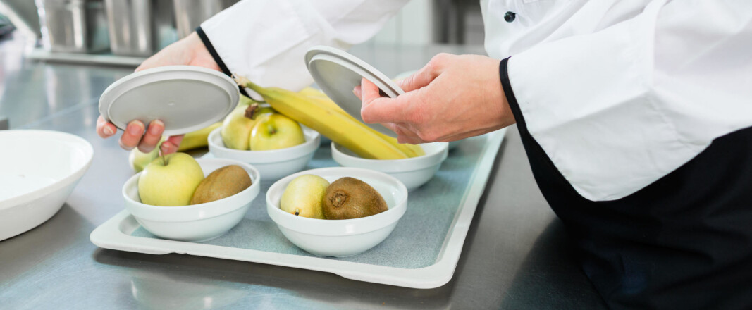 Lunsjen serveres i porsjoner fra Sodexos personale (illustrasjonsbilde). Lunsjen serveres i porsjoner fra Sodexos personale (illustrasjonsbilde).