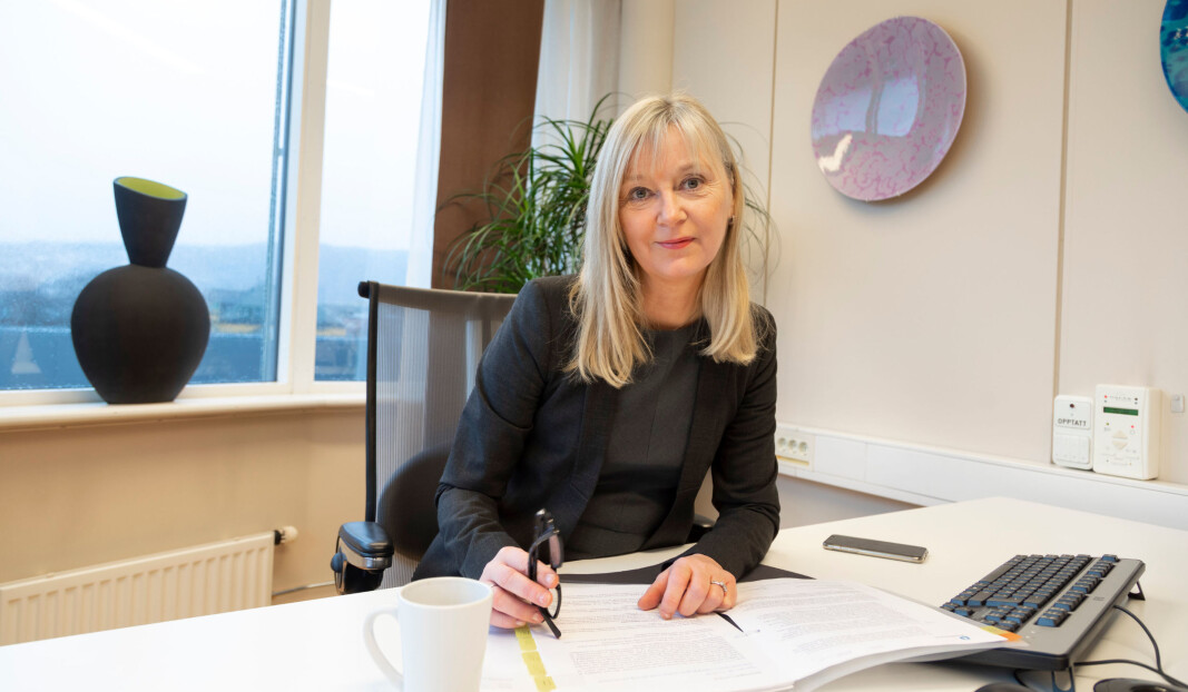 Stor etterspørsel har fått mange arbeidsgivere til selv å bestille personlig verneutstyr som vernemasker og visir fra leverandører utenfor EU/EFTA. Direktør Trude Vollheim i Arbeidstilsynet mot at mye er feilmerket og har manglende dokumentasjon. Stor etterspørsel har fått mange arbeidsgivere til selv å bestille personlig verneutstyr som vernemasker og visir fra leverandører utenfor EU/EFTA. Direktør Trude Vollheim i Arbeidstilsynet mot at mye er feilmerket og har manglende dokumentasjon.