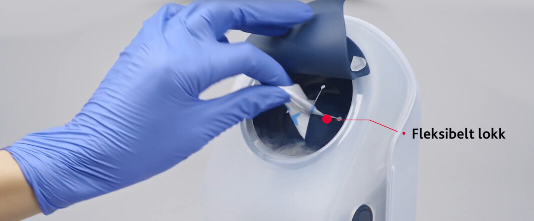 SafePlus Mini Dispenser med antibakterielt fleksibelt lokk som lukker seg selv. SafePlus Mini Dispenser med antibakterielt fleksibelt lokk som lukker seg selv.