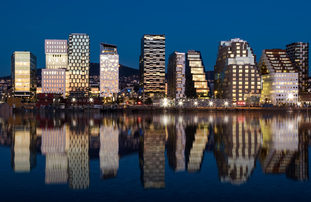 Etterspørselen i Oslo kan falle med vesentlig mer enn summen av antall kvadratmeter kontorarbeidsplasser i Bjørvika, som vi ser her. Etterspørselen i Oslo kan falle med vesentlig mer enn summen av antall kvadratmeter kontorarbeidsplasser i Bjørvika, som vi ser her.
