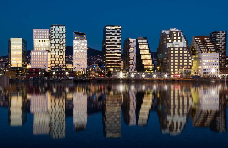 Etterspørselen i Oslo kan falle med vesentlig mer enn summen av antall kvadrat­meter kontor­arbeids­plasser i Bjørvika, som vi ser her.