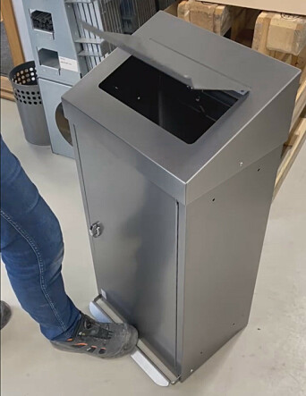 Aursunden 60 liters avfallsdunk med fotpedal. Aursunden 60 liters avfallsdunk med fotpedal.