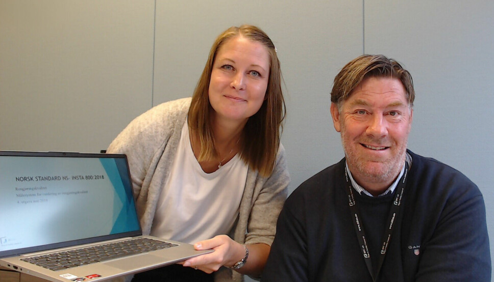 Lena Furuberg og Georg Blomberg i Bygg & Facility Consult tilbyr nå nett­basert klasseroms­under­visning som en del av flere av sine nettkurs.