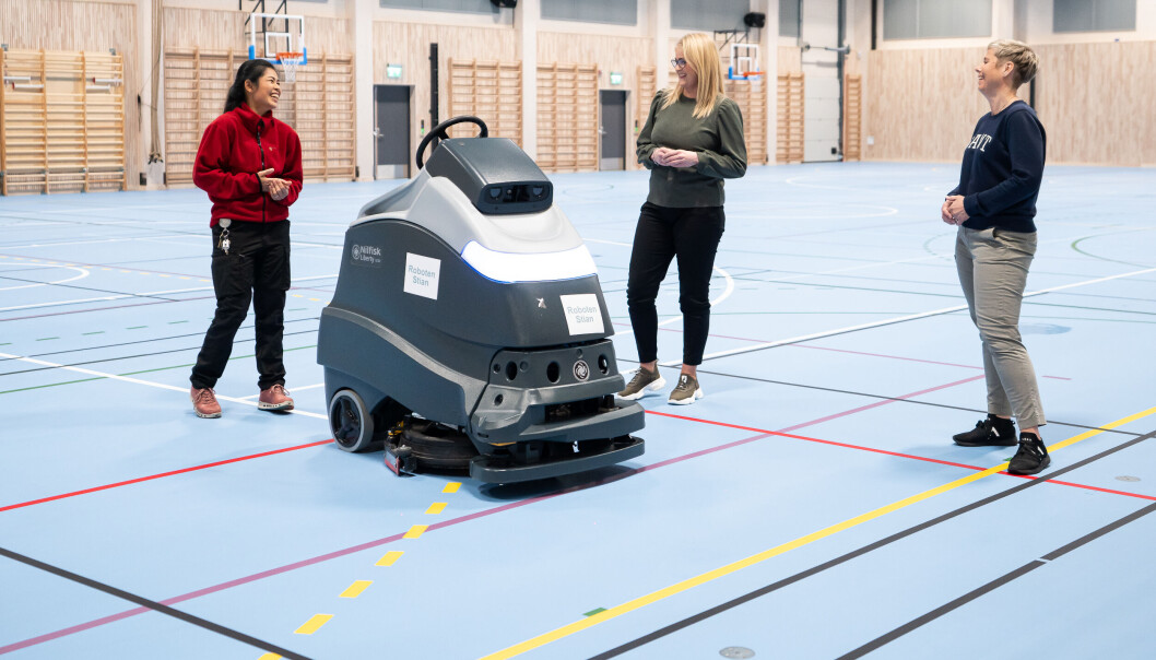 I Lunde idrettshall bruker Skien kommune en SC-50 modell fra Nilfisk. Den er veldig enkel å bruke, og gjør rengjøringen av den store hallen svært effektiv. I Lunde idrettshall bruker Skien kommune en SC-50 modell fra Nilfisk. Den er veldig enkel å bruke, og gjør rengjøringen av den store hallen svært effektiv.