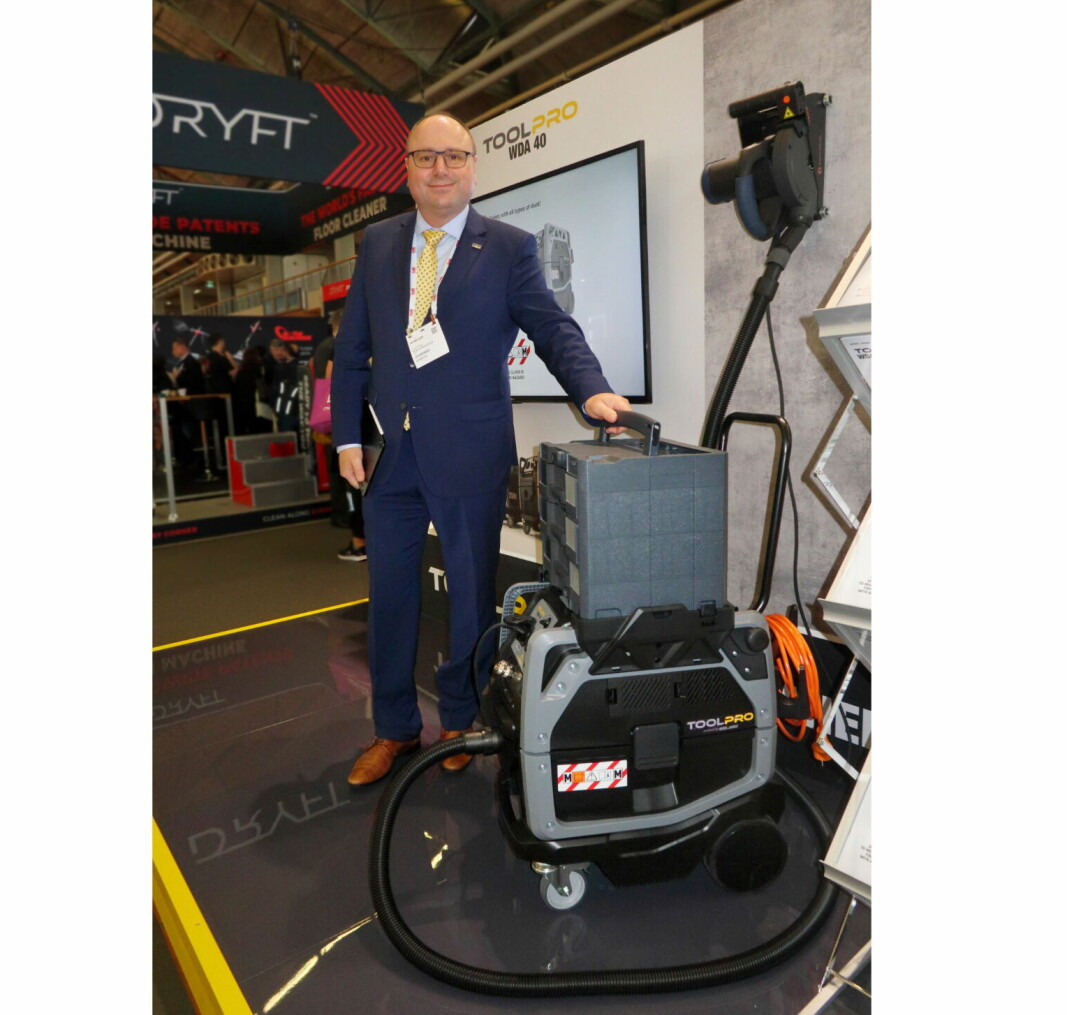 Kamil Jaros fra Ghibli & Wirbel viser Tool Pro WDA 40, under messen Interclean Amsterdam 2022. Kamil Jaros fra Ghibli & Wirbel viser Tool Pro WDA 40, under messen Interclean Amsterdam 2022.