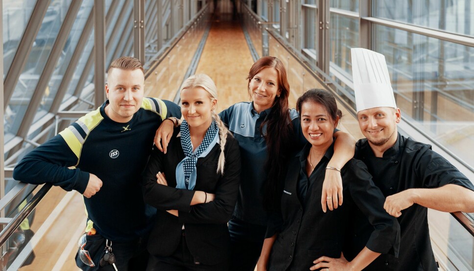 Norske service­bedrifter har lang erfaring i å rekruttere og integrere medarbeidere fra andre land. Bildet viser medarbeidere i ISS.