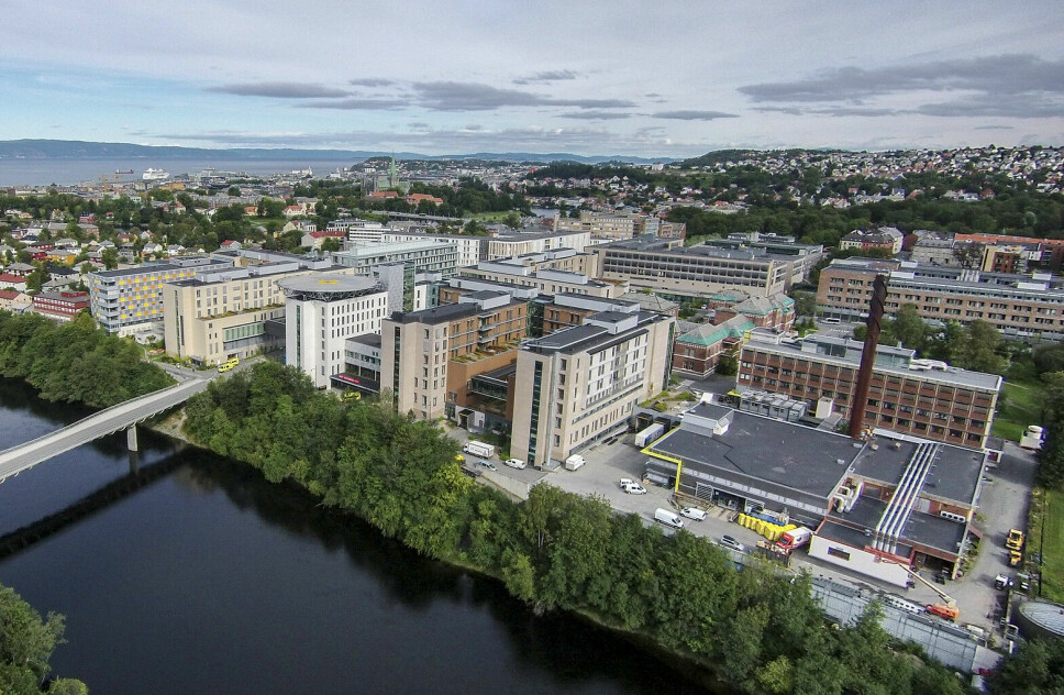 Pasient­hotellet ligger sammen med hoved­delen av St. Olavs hospital på øya i Trondheim.